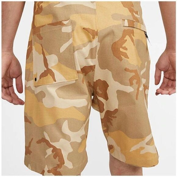 Nike SB Desert Ore Camo Shorts (size M) - Picture 2 of 9